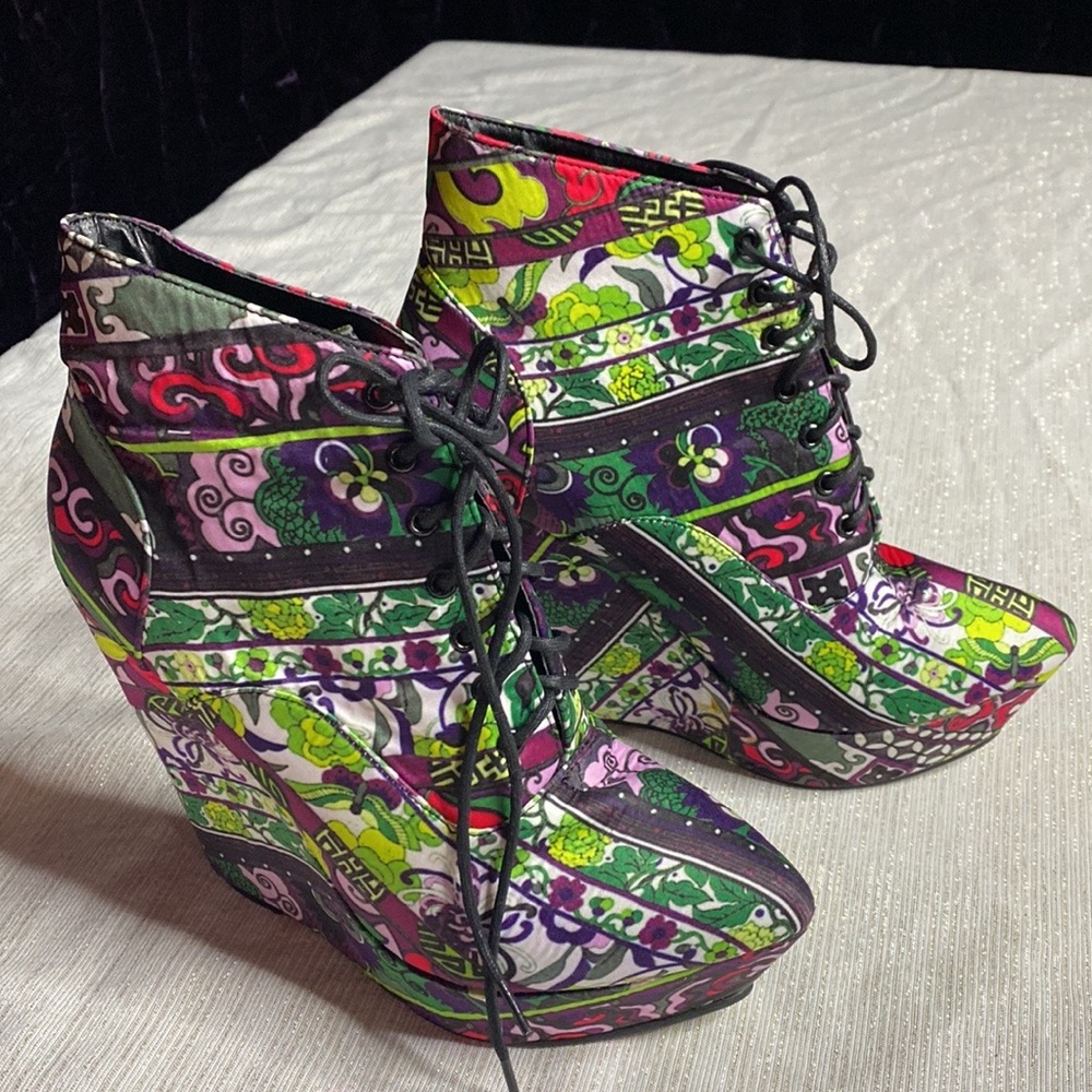 CHARLES ALBERT wedge platform heel lace-up front ankle boots multicolor size 7.5